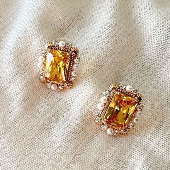 Super sparkly honey canary elongated cubic zirconia radiant cut stud ear… - Picture 1 of 2